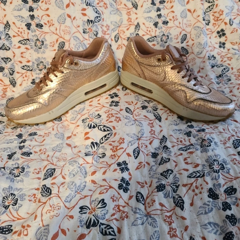 Nike air max w7.5